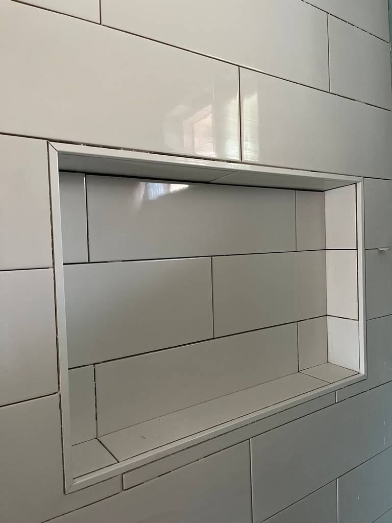 Horizontal Tiling Technique with Recessed Shelf
