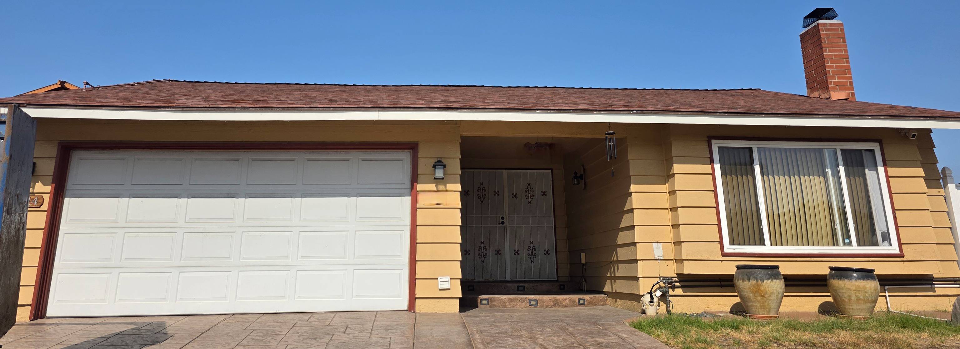 home-construction-team-on-site