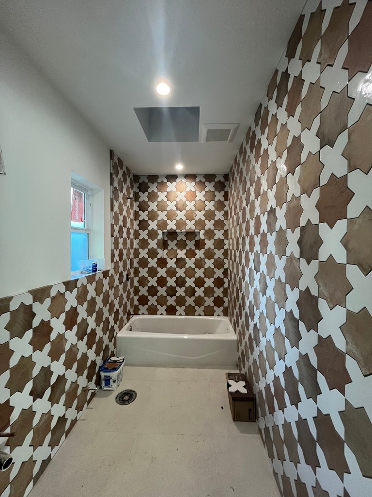 0192_bathroom patterned wall tile installation