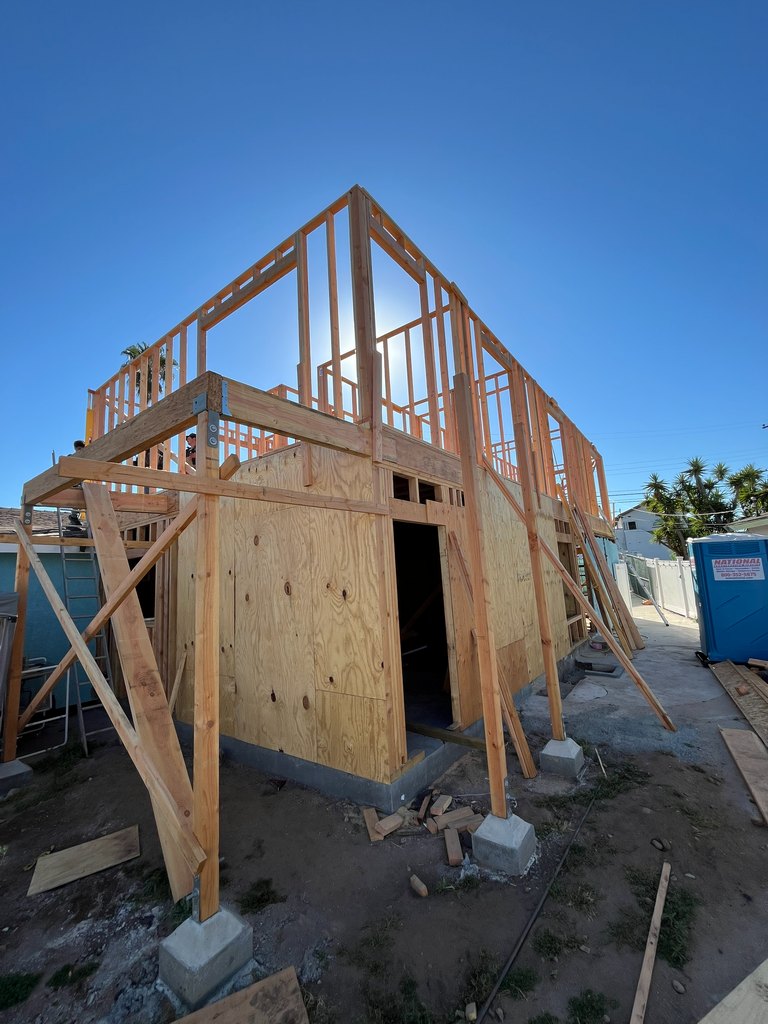 Guest house side framing and structural bracing