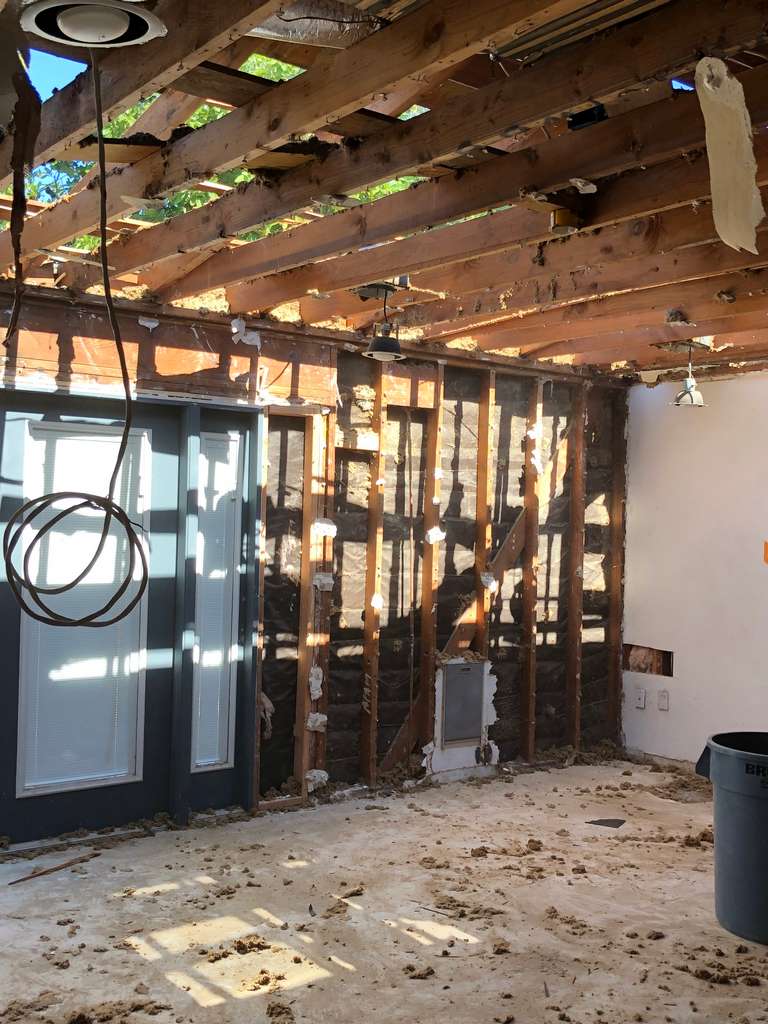 exposed-stud-framing-and-ceiling-without-drywall-of-home-remodel
