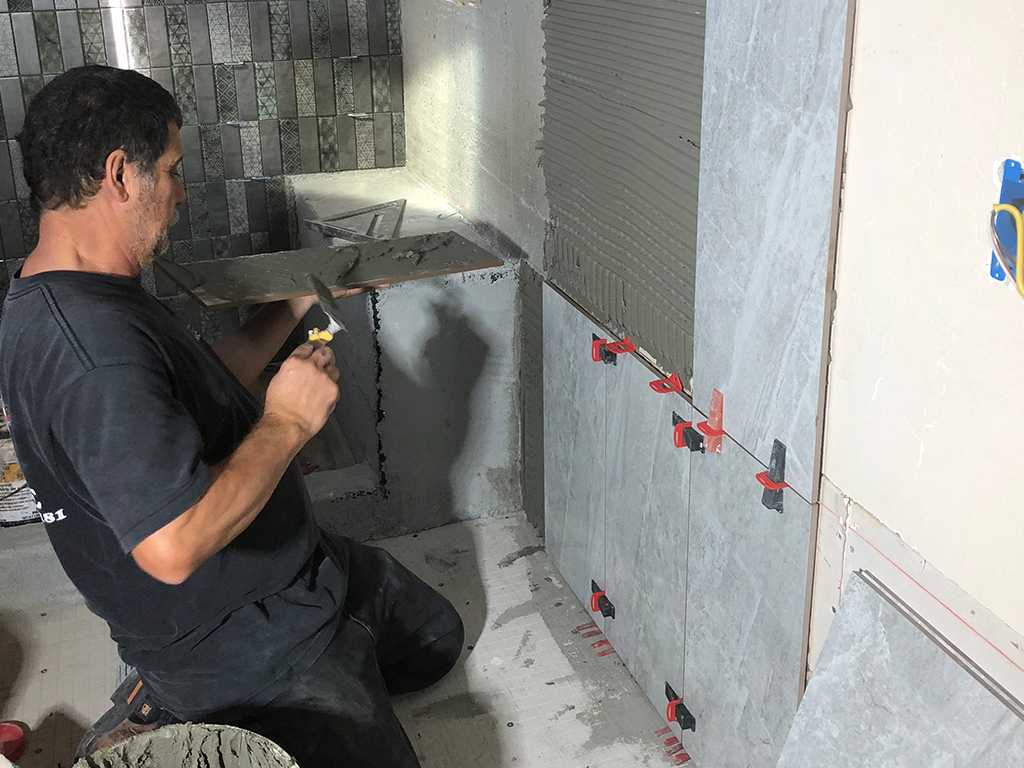securing-the-Porcelain-Wall-Tile-using-Thinset