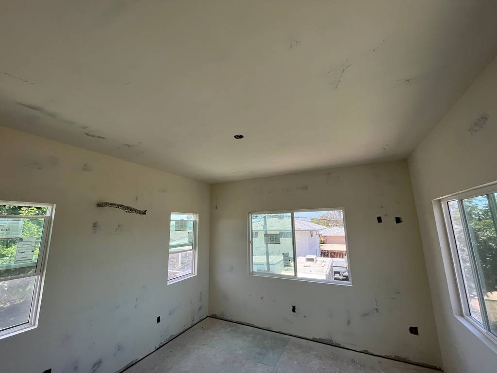 mud compoud applied the ceiling and walls
