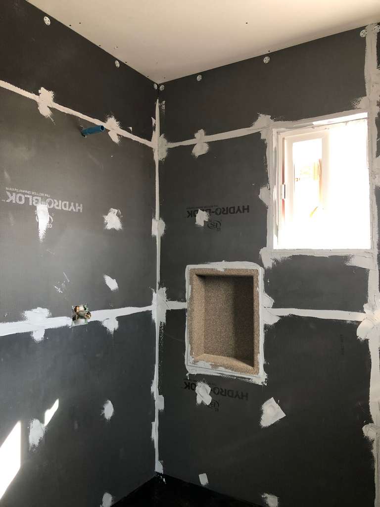 compound-mud-applied-to-the-greenboard-in-the-bathroom