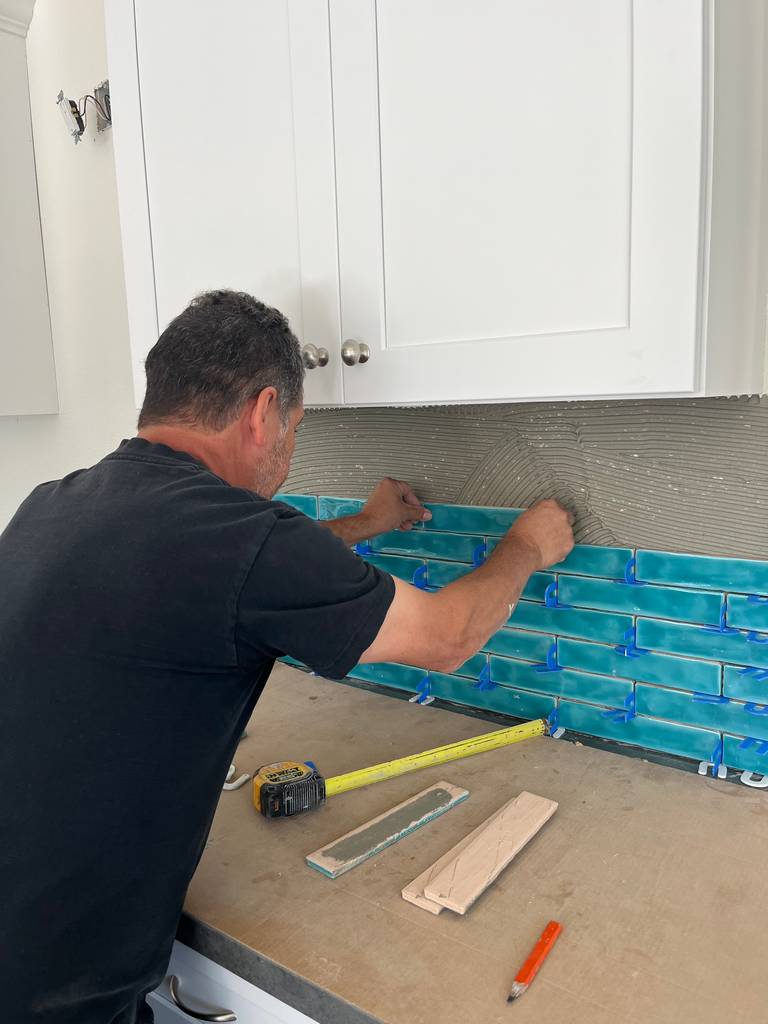 Skillful Aqua Blue Tile Installation - Calm Sea-Green Glossy Wall Tiles