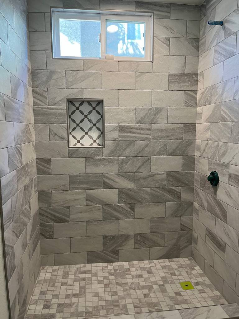 Walk-in shower with beautiful, long, horizontal tiling