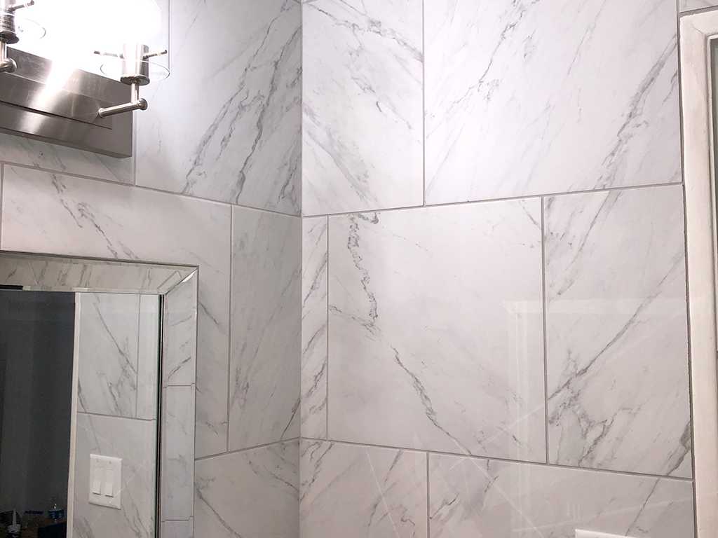 beautiful-large-marble-tile-on-the-bathroom-wall
