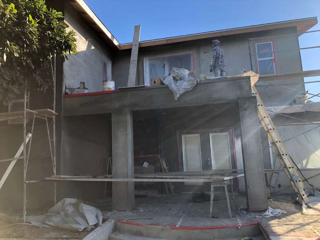 scaffolding-setup-for-stucco-work
