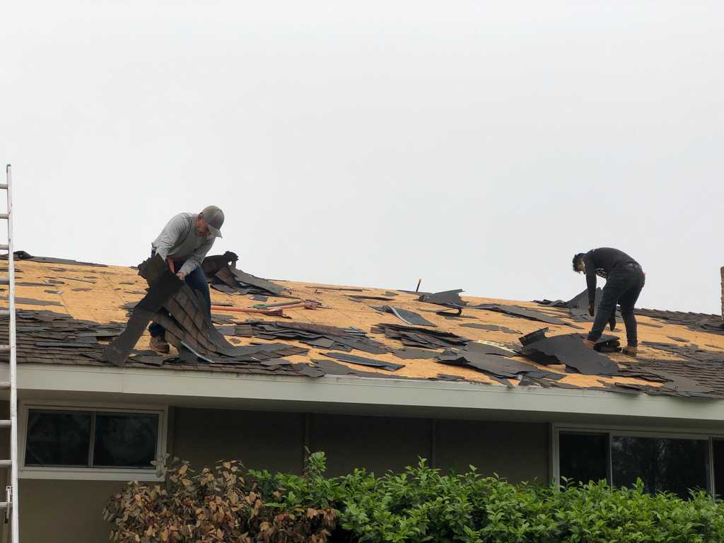 a2mContractors removing old shingles