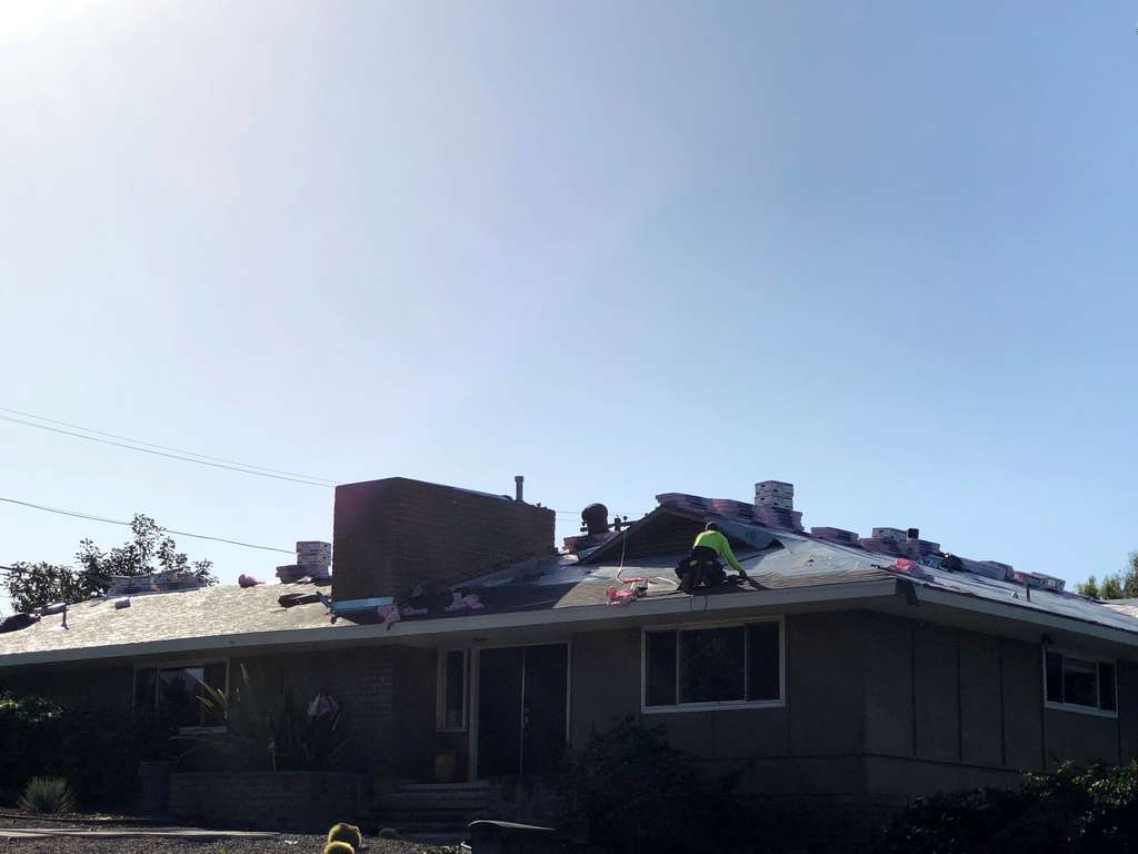 a2mContractors roofers laying roofing materials